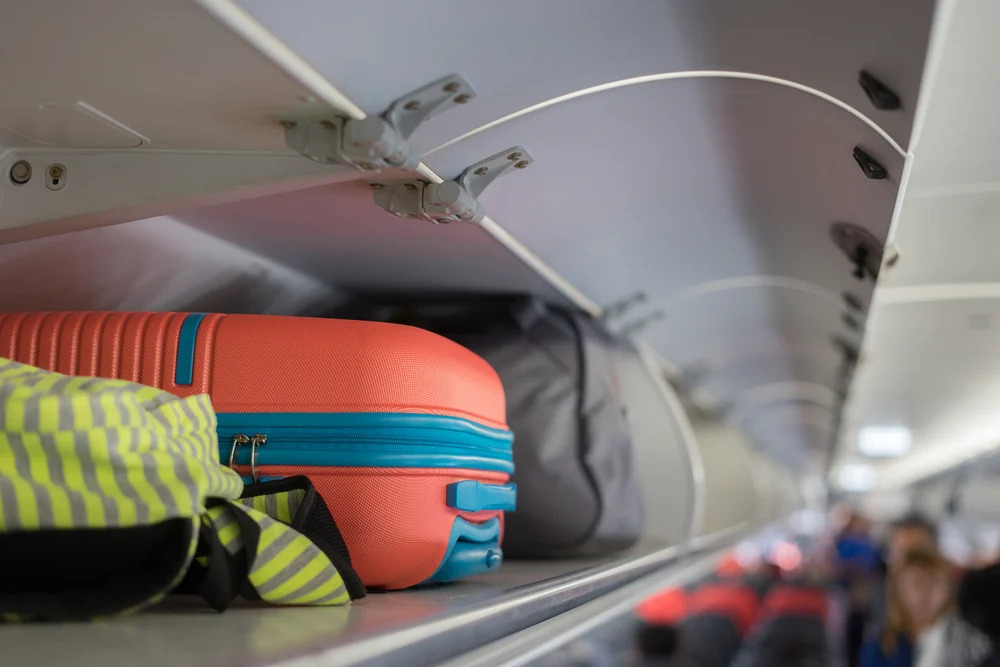 What is the baggage allowance and not allowed inside the plane? 3 Airlines are now placing strict restrictions on the weight and size of bags