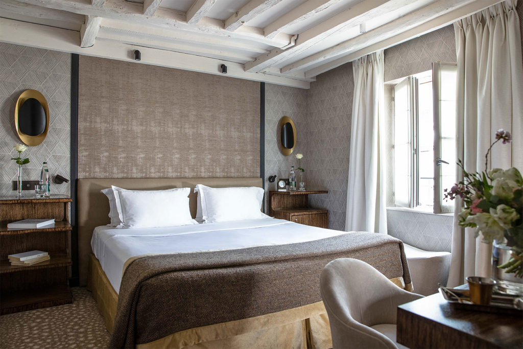 إقامة رومانسية مثالية للثنائي في فنادق باريس الفخمة 3